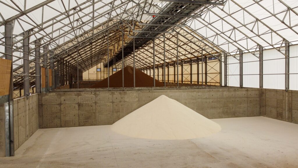 Co-op Fertilizer Building 160x166 Epic Profile with Lean Cobra Structures - Britespan What Causes Spoilage in Bulk Material Storage?